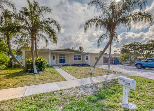 Property at 1432 W Bloxham St, Lantana, FL 33462, 3 beds, 2 baths