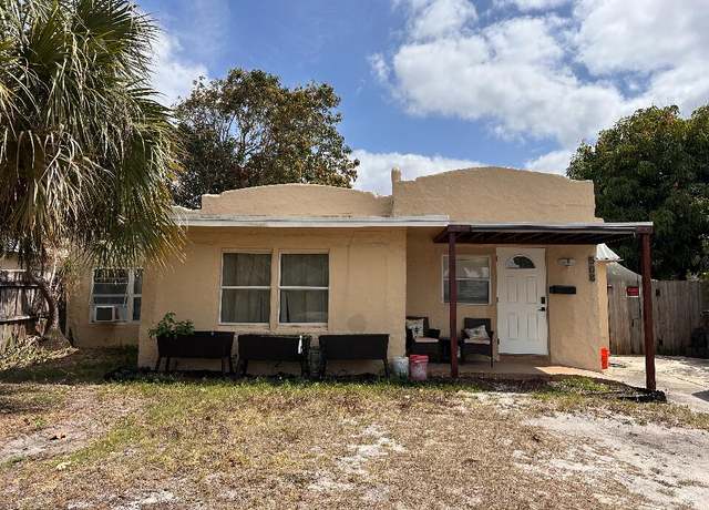 Property at 508 Palmetto St, West Palm Beach, FL 33405, 4 beds, 2 baths