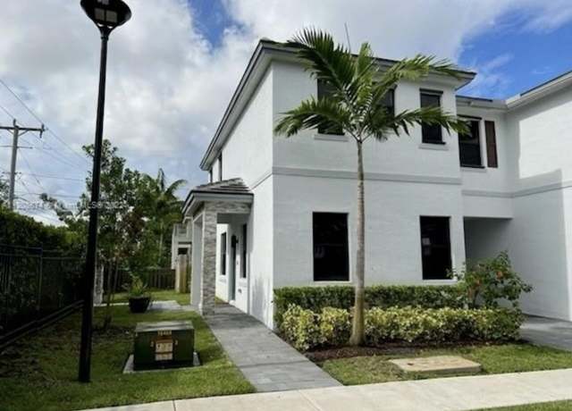 Property at 1502 SW 29 St, Fort Lauderdale, FL 33315, 3 beds, 2.5 baths