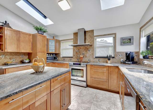 Property at 2211 NE 34th Ct, Lighthouse Point, FL 33064, 3 beds, 2 baths