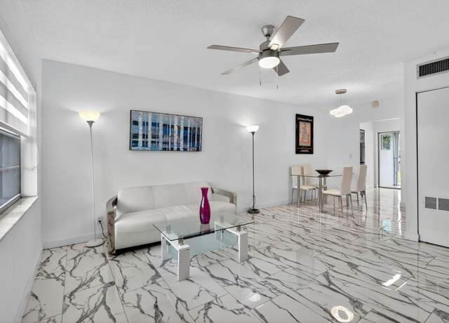 Property at 5 Abbey Ln #204, Delray Beach, FL 33446, 1 bed, 1.5 baths