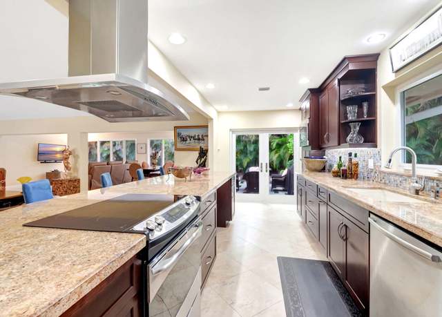Property at 6858 Villas Dr W, Boca Raton, FL 33433, 3 beds, 2.5 baths