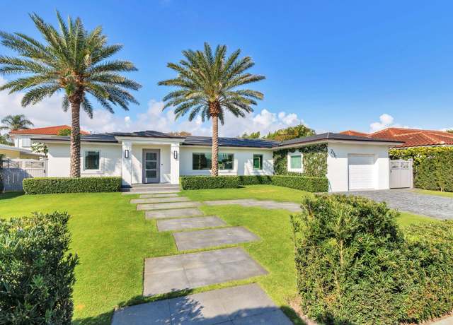 Property at 2111 Notre Dame Dr, Lake Worth Beach, FL 33460, 2 beds, 2.5 baths