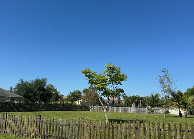 Property at 107 Sandalwood Dr, Fort Pierce, FL 34947