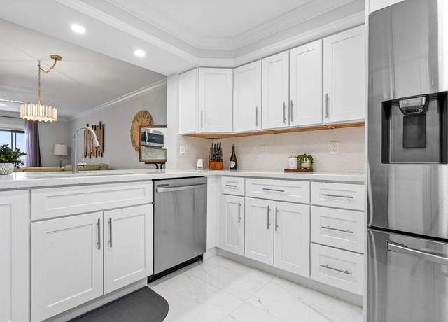 Property at 7286 Huntington Ln #401, Delray Beach, FL 33446, 2 beds, 2 baths