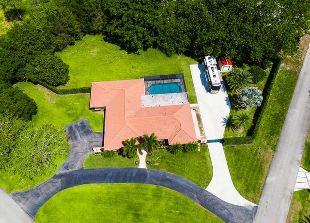 Property at 12483 Pineacre Ln, Wellington, FL 33414, 4 beds, 3 baths