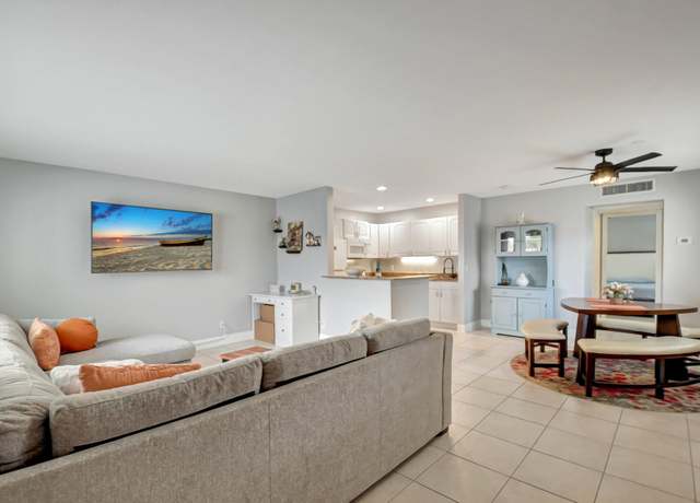 Property at 566 Brittany Unit L, Delray Beach, FL 33446, 1 bed, 1.5 baths