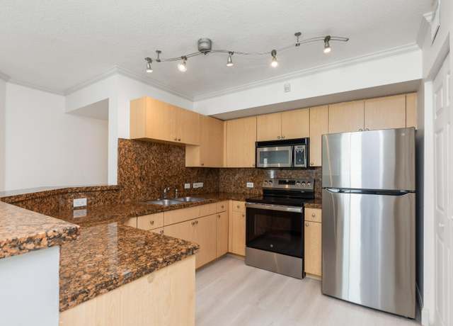 Property at 810 Villa Cir, Boynton Beach, FL 33435, 3 beds, 2 baths