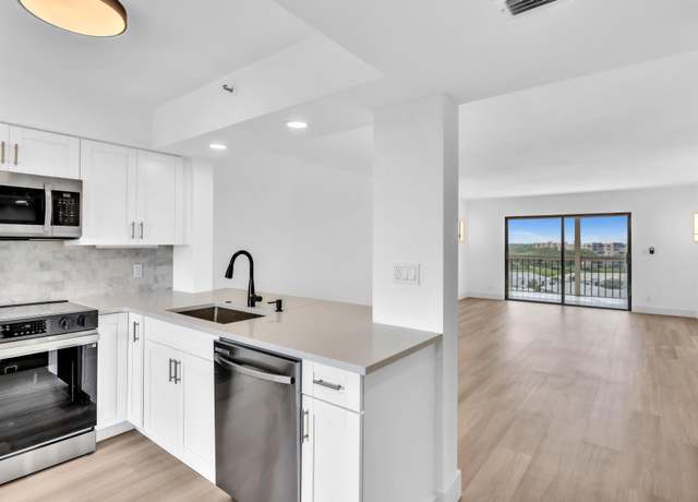 Property at 7076 Huntington Ln #806, Delray Beach, FL 33446, 2 beds, 2 baths