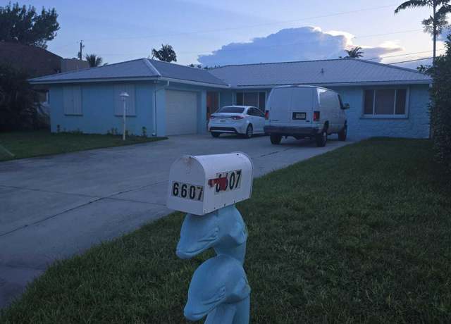 Property at 6607 Eastview Dr, Lake Worth, FL 33462, 3 beds, 2 baths