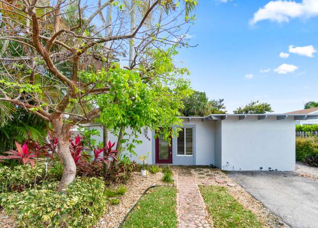 Property at 246 NE 10th St, Delray Beach, FL 33444, 3 beds, 2 baths