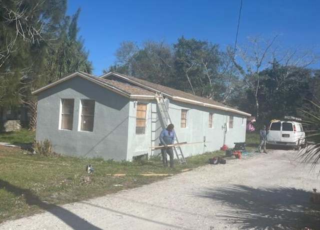 Property at 428 N 22nd St, Fort Pierce, FL 34950, 3 beds, 1 bath