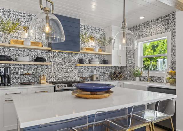 Property at 711 SW 27th Way, Boynton Beach, FL 33435, 3 beds, 3 baths