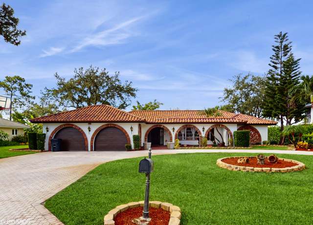 Property at 492 S Country Club Dr, Atlantis, FL 33462, 3 beds, 2 baths