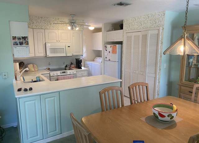 Property at 654 SW Centre Ct #202, Vero Beach, FL 32962, 2 beds, 2 baths