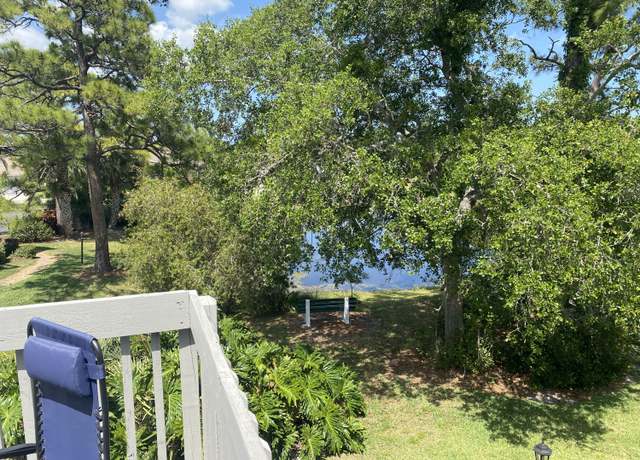 Property at 654 SW Centre Ct #202, Vero Beach, FL 32962, 2 beds, 2 baths