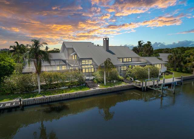 Property at 117 Queen Christina Ct, Fort Pierce, FL 34949, 3 beds, 5 baths