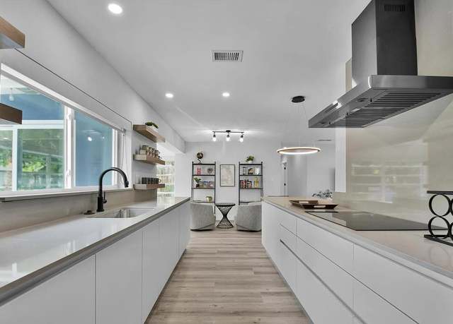 Property at 803 Bluebird Dr, Delray Beach, FL 33444, 4 beds, 2 baths