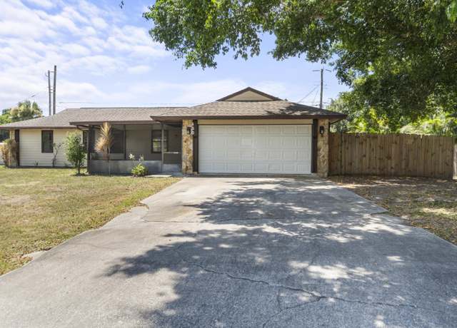 Property at 450 Columbus St E, Sebastian, FL 32958, 2 beds, 2 baths
