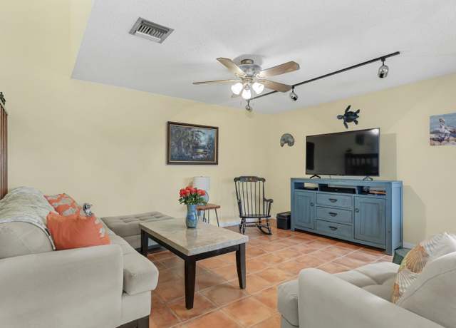 Property at 5789 Fox Hollow B Dr Unit B, Boca Raton, FL 33486, 2 beds, 2.5 baths