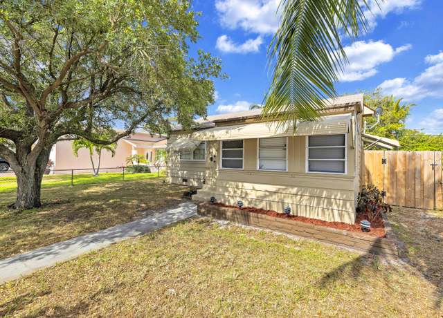 Property at 1031 N C St, Lake Worth Beach, FL 33460, 2 beds, 1.5 baths