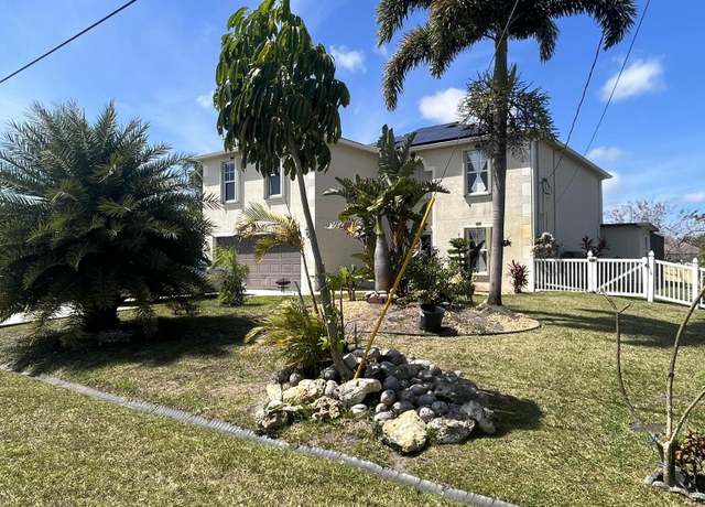 Property at 991 SE Bywood Ave, Port Saint Lucie, FL 34983, 4 beds, 2.5 baths