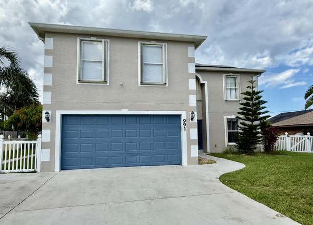 Property at 991 SE Bywood Ave, Port Saint Lucie, FL 34983, 4 beds, 2.5 baths