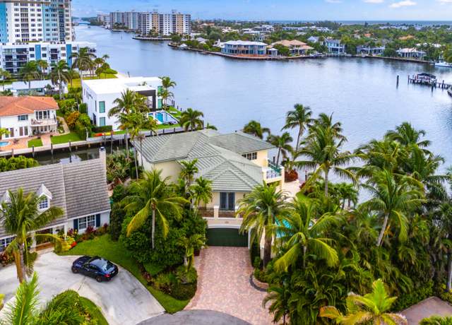 Property at 715 SE 8th St, Delray Beach, FL 33483, 4 beds, 4.5 baths