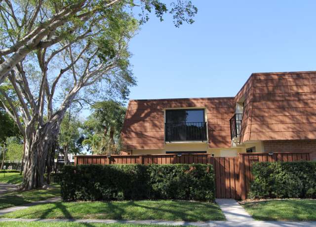 Property at 404 Live Oak Ln, Boynton Beach, FL 33436, 2 beds, 2.5 baths