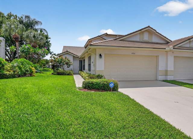 Property at 10916 Stafford Cir S, Boynton Beach, FL 33436, 3 beds, 2.5 baths