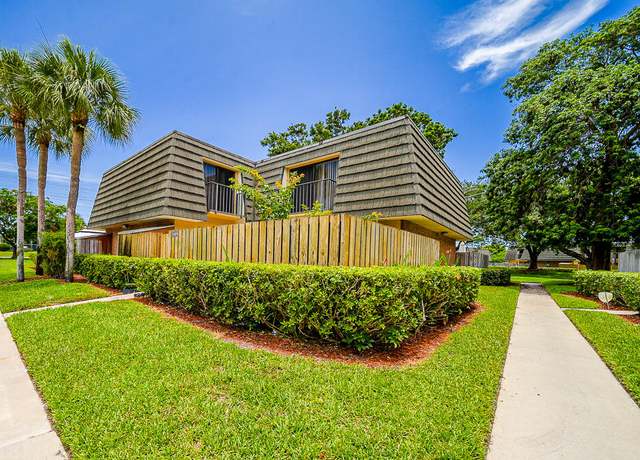 Property at 3321 33rd Way, West Palm Beach, FL 33407, 2 beds, 2.5 baths