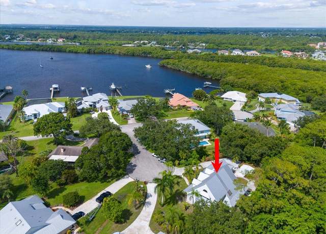 Property at 1012 SE Kitching Cove Ln, Port Saint Lucie, FL 34952, 3 beds, 4 baths