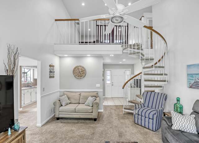 Property at 6119 Mullin St, Jupiter, FL 33458, 3 beds, 3 baths