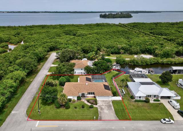 Property at 1904 6th Ave SE, Vero Beach, FL 32962, 3 beds, 3 baths