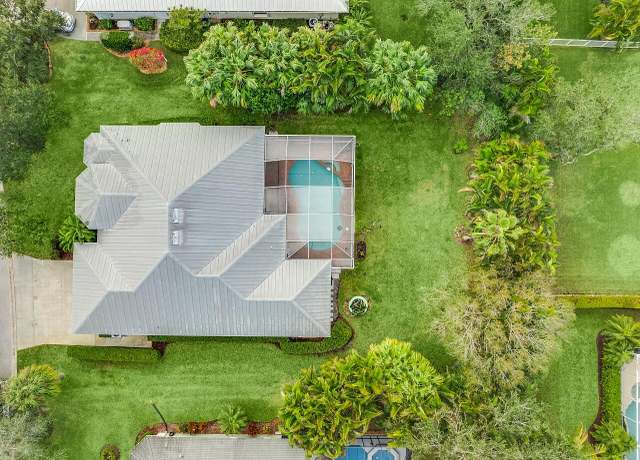 Property at 1025 Whitetail Ave SW, Vero Beach, FL 32968, 4 beds, 2 baths