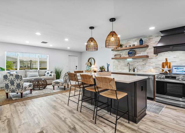 Property at 2015 SW 18th Dr, Boynton Beach, FL 33426, 3 beds, 2.5 baths