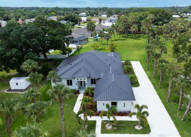 Property at 2000 SW Leafy Rd, Port Saint Lucie, FL 34953, 5 beds, 3.5 baths