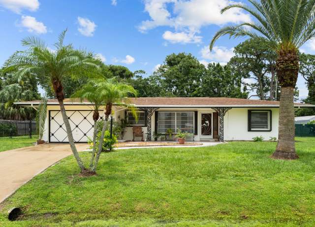 Property at 611 Coconut Ave N, Port Saint Lucie, FL 34952, 3 beds, 2.5 baths