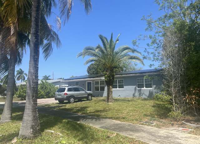 Property at 320 Poe Dr, Palm Springs, FL 33461, 3 beds, 2 baths