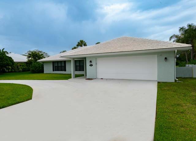 Property at 2831 SE Fairway W, Stuart, FL 34997, 3 beds, 3 baths