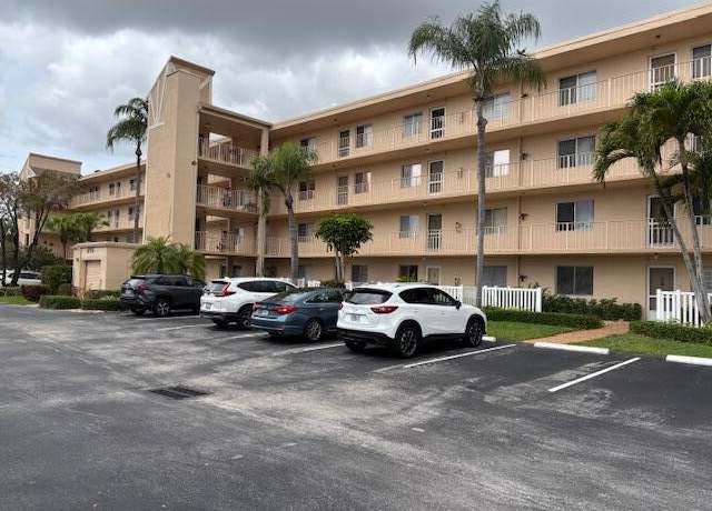 Property at 6935 Huntington Ln #205, Delray Beach, FL 33446, 2 beds, 2 baths