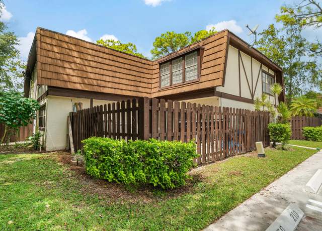 Property at 134 Weybridge Cir Unit B, Royal Palm Beach, FL 33411, 2 beds, 2.5 baths