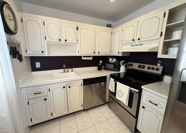 Property at 521 Saxony K, Delray Beach, FL 33446, 2 beds, 2 baths