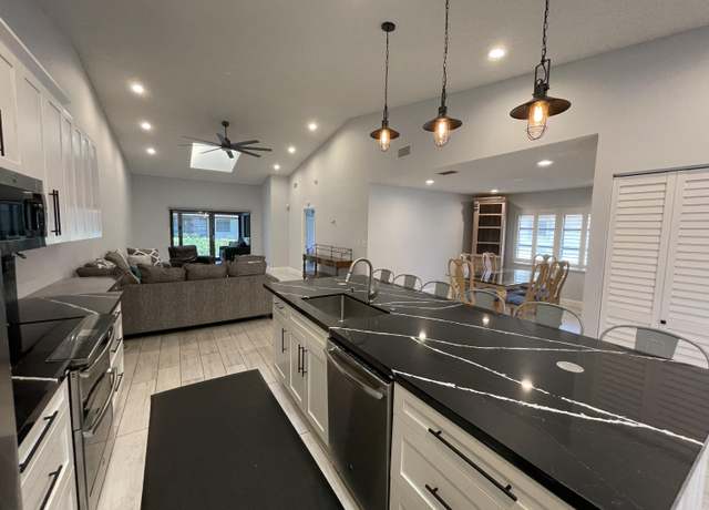 Property at 6157 Sunny Pointe Cir, Delray Beach, FL 33484, 2 beds, 2 baths