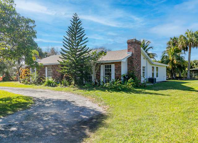 Property at 4375 S 25th St, Fort Pierce, FL 34981, 5 beds, 3.5 baths