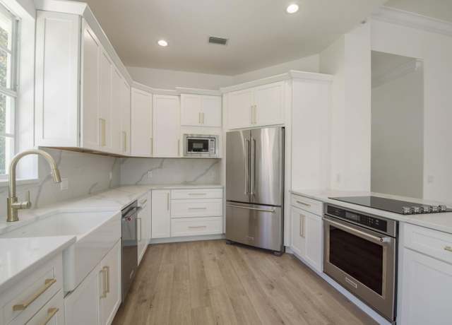 Property at 294 Kelsey Park Cir, Palm Beach Gardens, FL 33410, 3 beds, 2.5 baths