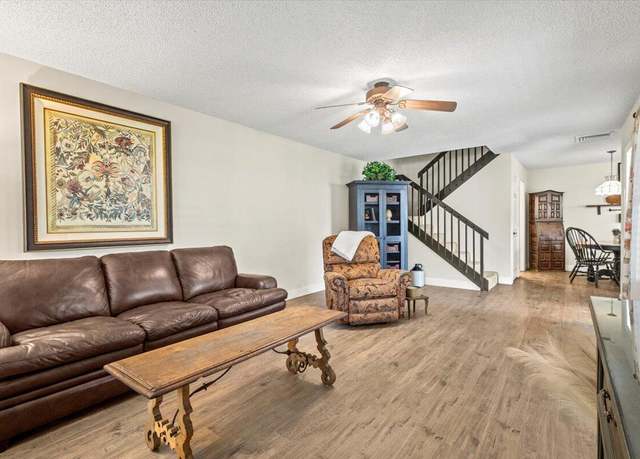 Property at 2423 SW Danbury Ln, Palm City, FL 34990, 2 beds, 2.5 baths