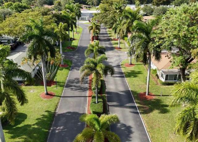Property at 521 Sandpiper Cir, Delray Beach, FL 33445, 2 beds, 2 baths
