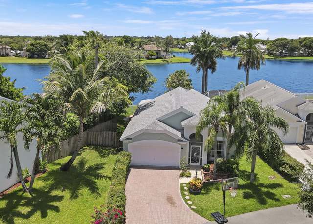 Property at 30 Swallow Dr, Boynton Beach, FL 33436, 3 beds, 2 baths