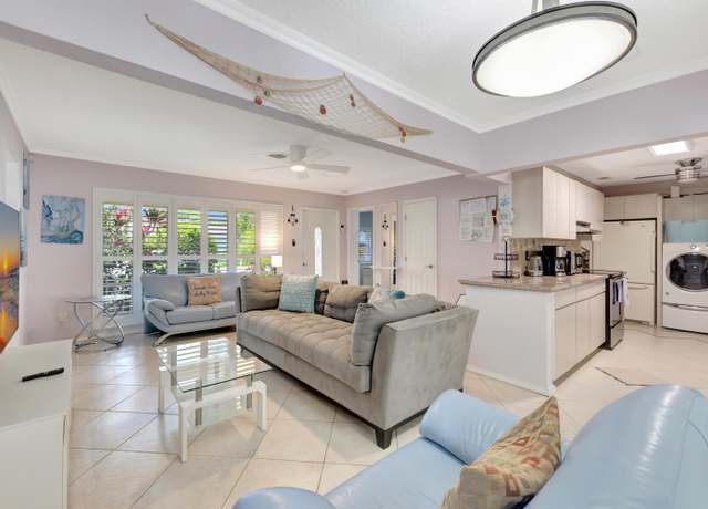 Property at 2632 NE 27th Ct, Lighthouse Point, FL 33064, 5 beds, 6 baths